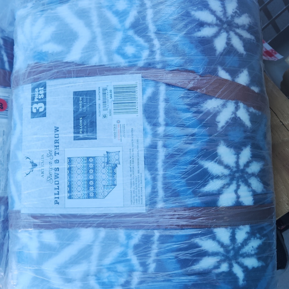 ARTEMIS Sherpa Set Pillows & Throw